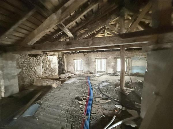 Immeuble à vendre 202 350 € Barbezieux-Saint-Hilaire 231 m² DPE C