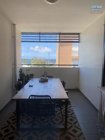 A vendre bel appartement T2 avec vue mer au centre ville de la Possession.