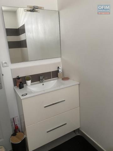 A vendre bel appartement T2 avec vue mer au centre ville de la Possession.