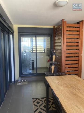 A vendre bel appartement T2 avec vue mer au centre ville de la Possession.