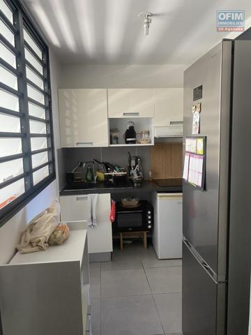 A vendre bel appartement T2 avec vue mer au centre ville de la Possession.