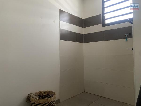 A vendre bel appartement T2 avec vue mer au centre ville de la Possession.