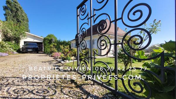 A ROUFFIGNAC, avec tous services! Maison en pierre 137m2, rénovée avec goût!. 3 belles chambres. 2 Salles d'eau. 2 Wc. Garage. Jardin clos, d'agrément 685 m2