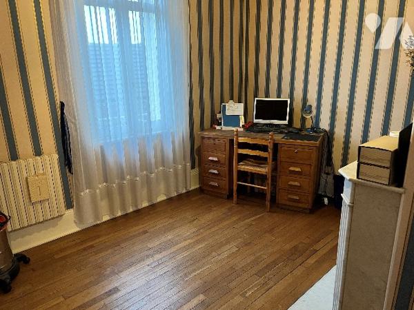 Ensemble immobilier composé de 2 maisons d'habitations dont 1 à rénover, garage, jardin, dépendance.
