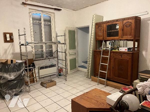 Ensemble immobilier composé de 2 maisons d'habitations dont 1 à rénover, garage, jardin, dépendance.