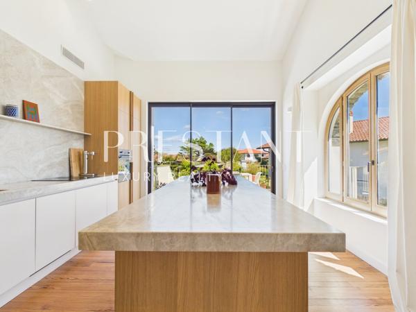 Elégante maison familiale rénovée par architecte – Volumes, lumière, ANGLET