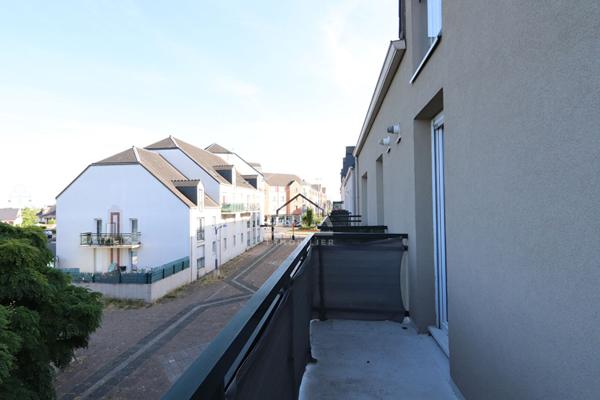 FLEURY LES AUBRAIS - Appartement duplex  3 pièces 64 m² avec parking et balcon