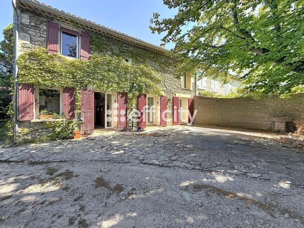 Maison
         6 pièces
        - 178 m² Bien prestige 870 000 € *