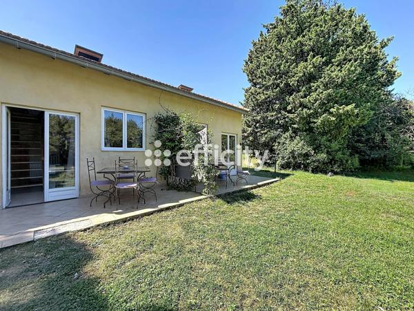 Maison
         6 pièces
        - 178 m² Bien prestige 870 000 € *