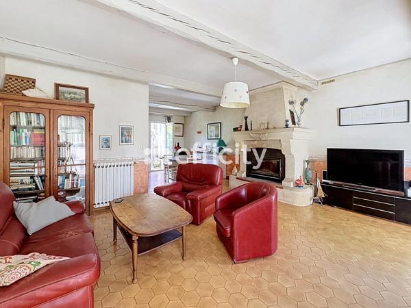 Maison
         6 pièces
        - 178 m² Bien prestige 870 000 € *