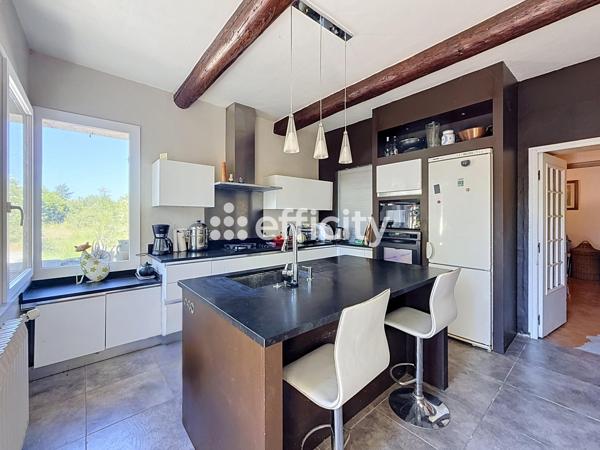 Maison
         6 pièces
        - 178 m² Bien prestige 870 000 € *