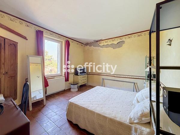 Maison
         6 pièces
        - 178 m² Bien prestige 870 000 € *