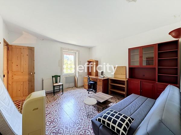 Maison
         6 pièces
        - 178 m² Bien prestige 870 000 € *