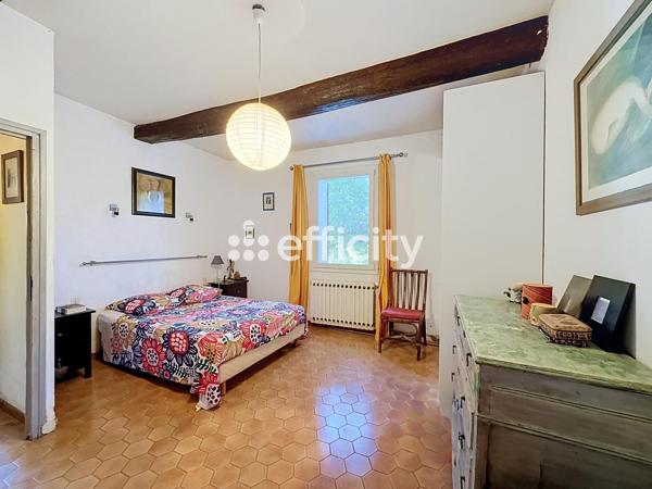 Maison
         6 pièces
        - 178 m² Bien prestige 870 000 € *