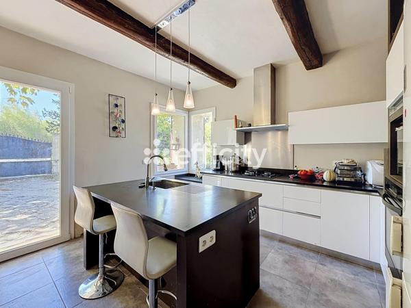 Maison
         6 pièces
        - 178 m² Bien prestige 870 000 € *