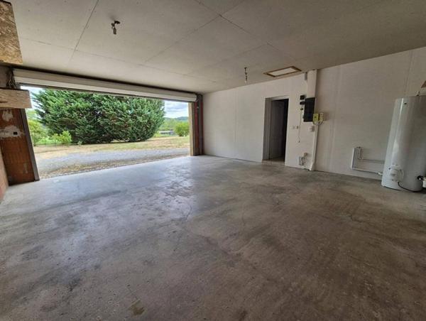 Maison plain-pied T4 de 103m2 avec garage de 42m2 et terrain de 2200m2