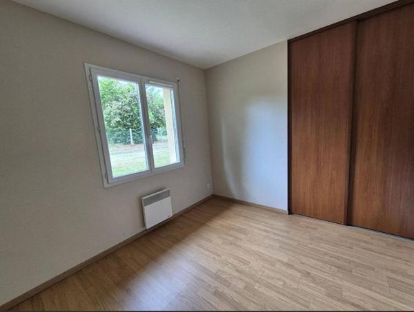 Maison plain-pied T4 de 103m2 avec garage de 42m2 et terrain de 2200m2