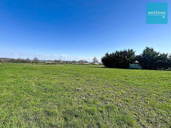 Terrain d'environ 2 200 m² - constructible - viabilisé - Marcilly le Châtel