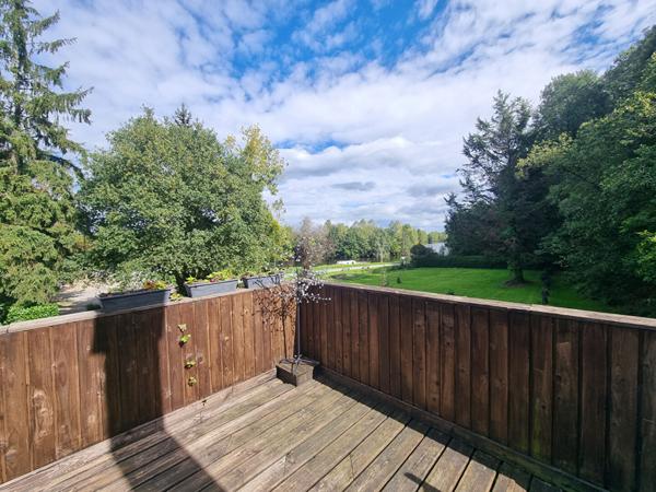 Immeuble comprenant un local d'activité et un appartement refait à neuf