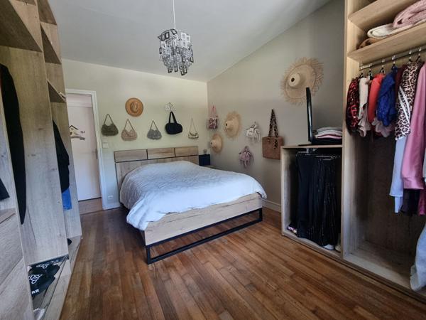 Immeuble comprenant un local d'activité et un appartement refait à neuf