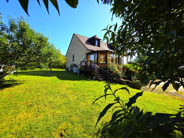 Maison avec vie de plain-pied, garage en sous-sol, terrain sur Baugé