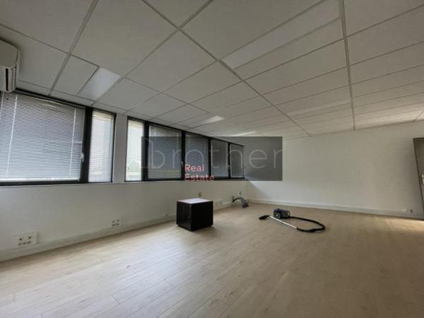 Bureau de 170 m² à louer à Bordeaux Lac - Bruges