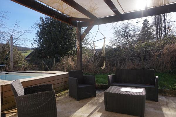 Maison récente de plein pied au calme en excellent état.