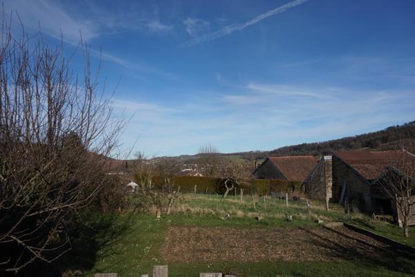 Maison récente de plein pied au calme en excellent état.