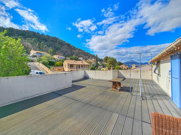 Maison La Moutonne 5 pièces - 183 m² -secteur calme et recherché, Piscine, Garage.