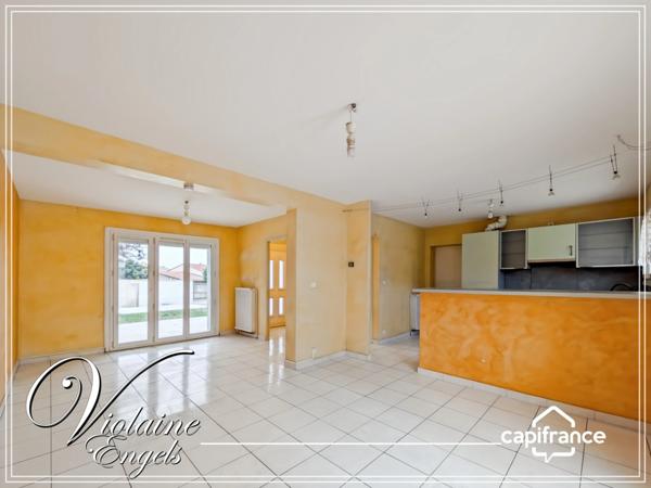 Maison avec piscine couverte et garage – Narbonne secteur résidentiel