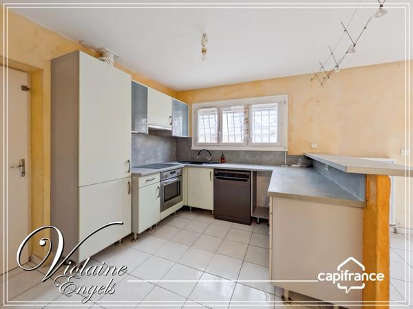 Maison avec piscine couverte et garage – Narbonne secteur résidentiel