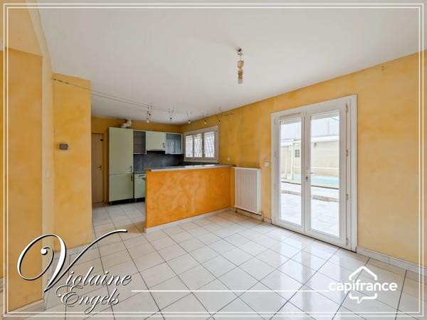 Maison avec piscine couverte et garage – Narbonne secteur résidentiel