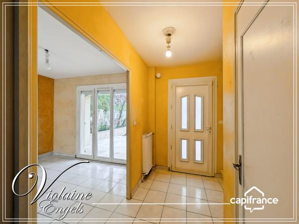 Maison avec piscine couverte et garage – Narbonne secteur résidentiel