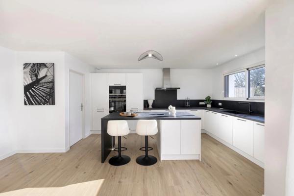 MAISON CONTEMPORAINE - 155 m² - SURZUR