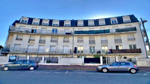 Dernier étage sans vis à vis, luminosité maximale : un 3 pièces idéal à deux pas des commodités !