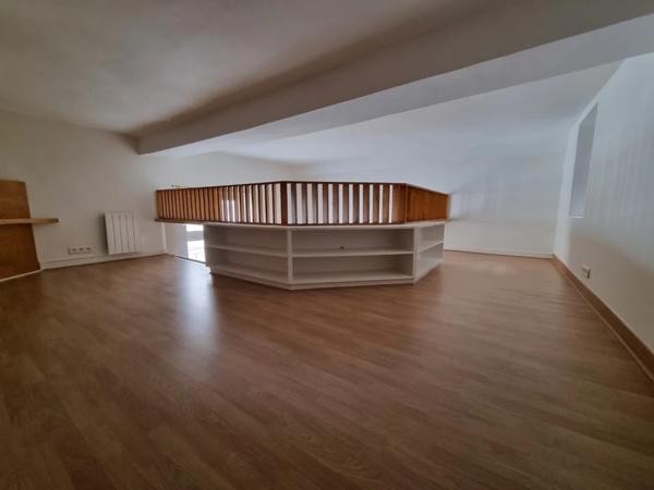 APPARTEMENT T3 A LOUER - LYON 2EME ARRONDISSEMENT Bellecour-Sala 65.03 m 2 1 250 € charges comprises par mois