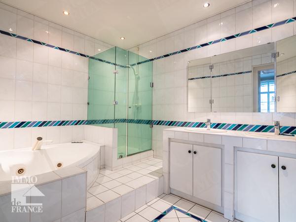 Appartement Bourg En Bresse 9 pièce(s) 224 m2