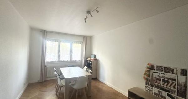 ECULLY CENTRE: T2 PARFAIT ETAT DANS IMMEUBLE DE STANDING