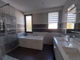 Maison  7 pièce(s)  4 chambre(s)  284 m²