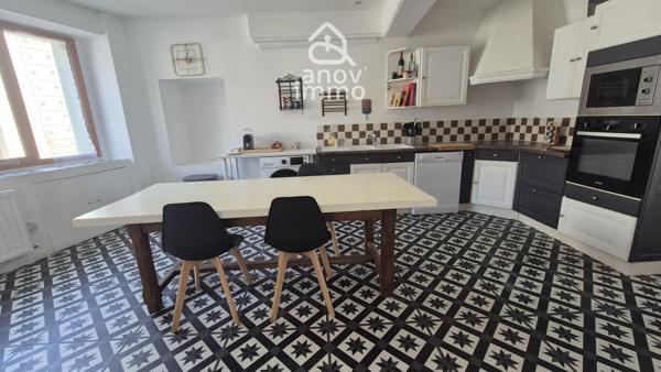 Maison
                                                                                                                                                                                                                                                                                                                        6 pièce(s)                                                                                                                                                                                                          4 chambre(s)                                                                                                                                                                                                          131  m²