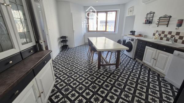 Maison
                                                                                                                                                                                                                                                                                                                        6 pièce(s)                                                                                                                                                                                                          4 chambre(s)                                                                                                                                                                                                          131  m²