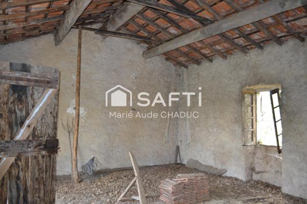 Mazet 90 m2 sur plus de 8 hectares attenants avec puit