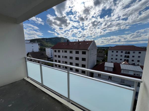 Spacieux appartement avec terrasse et vue dégagée – Annemasse