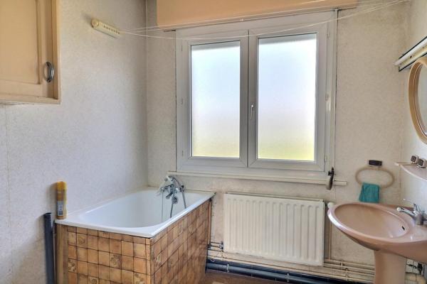 Maison GMF semi-mitoyenne, 3 chambres, stationnement, garage, terrasse, jardin clos, dans un environnement de qualité !