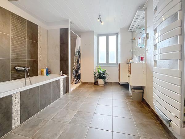 MADIÈRE A VENDRE MAISON AVEC VUE PYRÉNÉES, DOUBLE POTENTIEL D'HABITATION