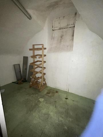 RODEZ, Place de la Madeleine, local commercial en RDC de 236 m² (magasin et arrière boutique)