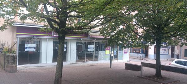 RODEZ, Place de la Madeleine, local commercial en RDC de 236 m² (magasin et arrière boutique)