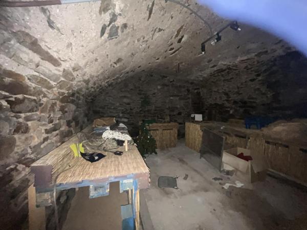 RODEZ, Place de la Madeleine, local commercial en RDC de 236 m² (magasin et arrière boutique)