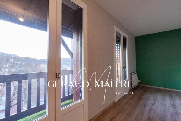 Apt 3 chambres, séjour avec cheminée, balcon vue viaduc, garage