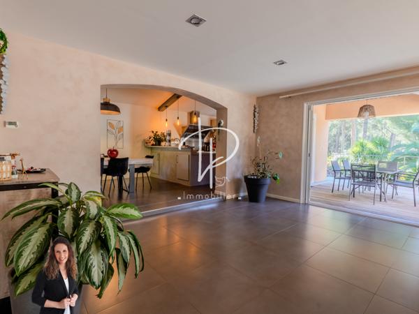 Rognac (13340) VILLA 8 pièces - 291 m2 - Piscine - Garage double